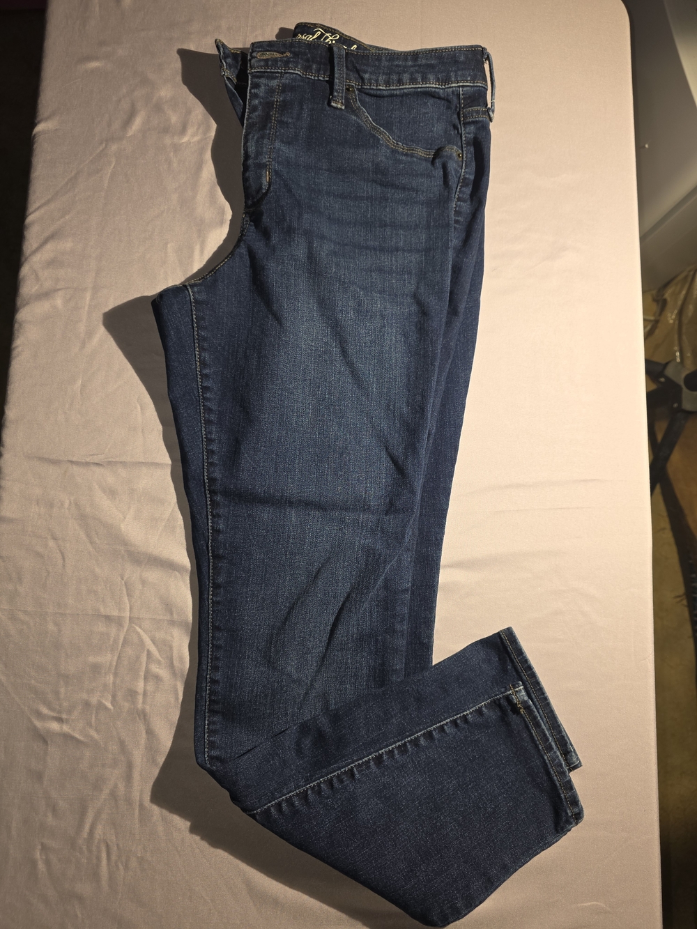 Universal Thread Women's Skinny Jeans - Dark Blue Wash 28" Inseam